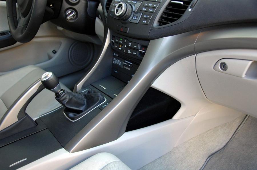 Детали интерьера Acura TSX 2008 года  (фото 15 из 210)